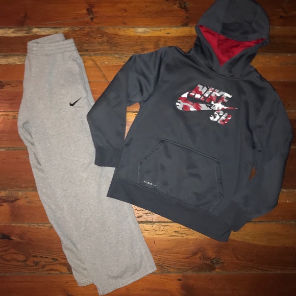 nike sweatpants and sweatshirt